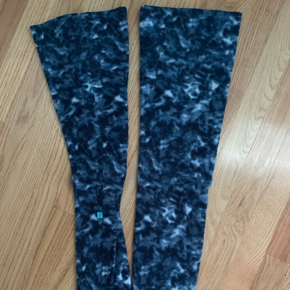 Fleecys blue camouflage leg warmers